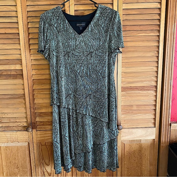 connected apparel Dresses & Skirts - ❗️Not Available❗️🌿Connected Apparel, Sz 16, Color Green & Black, Ruffle Dress